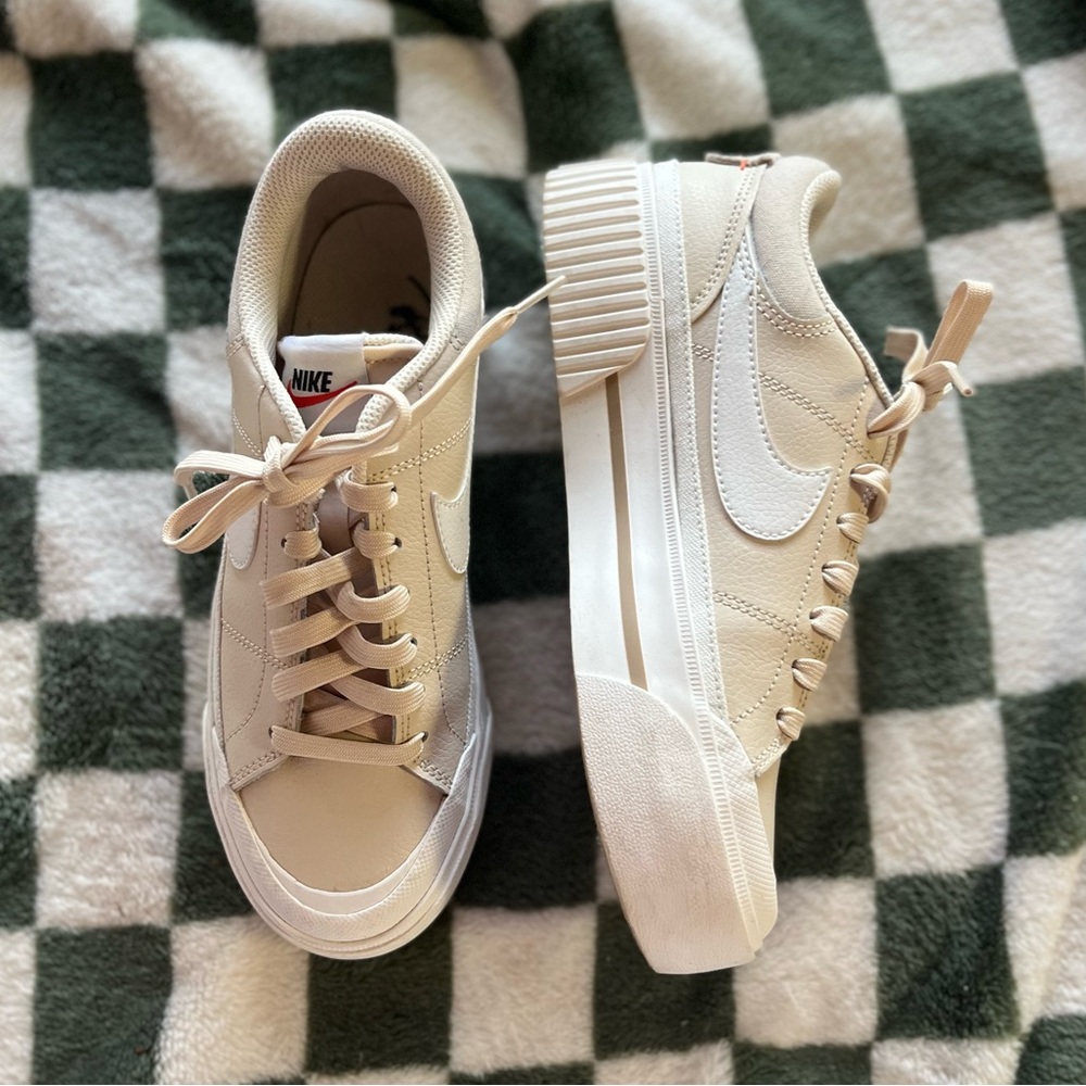 Nike Beige Sneakers